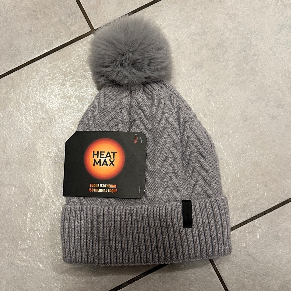 HEAT MAX Gray Knit Beanie with Pom Pom OS, NWT - Picture 1 of 3